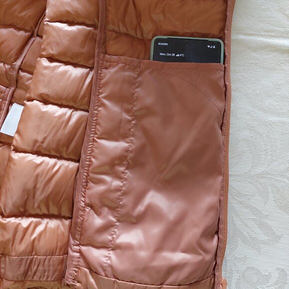 Uniqlo Women's Ultra Light Down Puffer Vest  Dark Pink Full Zip, Small S - Picture 8 of 10
